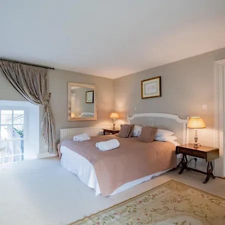 Vila Loughcrew House